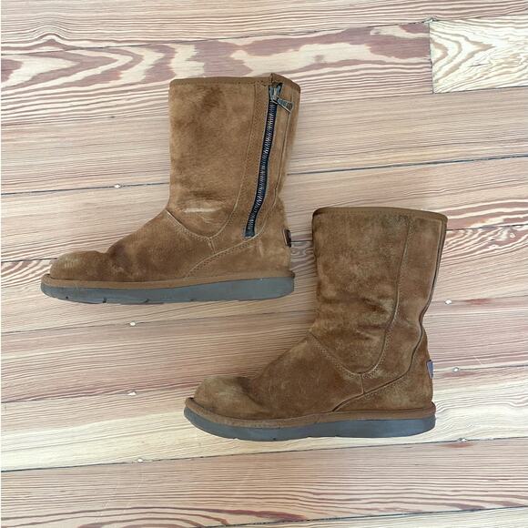 UGG – Brown Suede Sherpa‑Lined Zipper Detail Boots - Picture 3 of 11